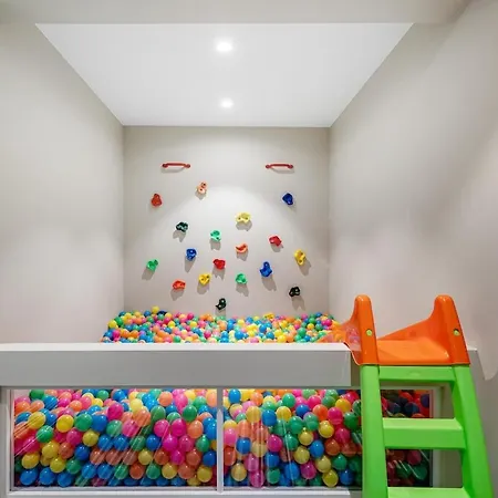 The Townhouse Dream I No Expense Spared I New 2025 * ברגן