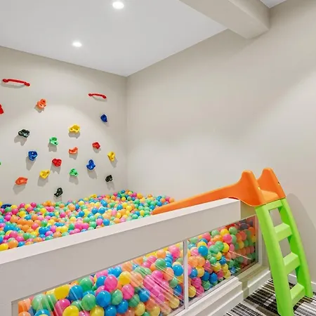 The Townhouse Dream I No Expense Spared I New 2025 Σπίτι διακοπών Μπέργκεν