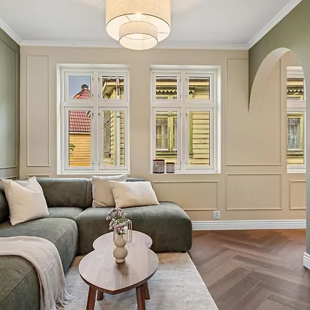 The Townhouse Dream I No Expense Spared I New 2025 Σπίτι διακοπών Μπέργκεν