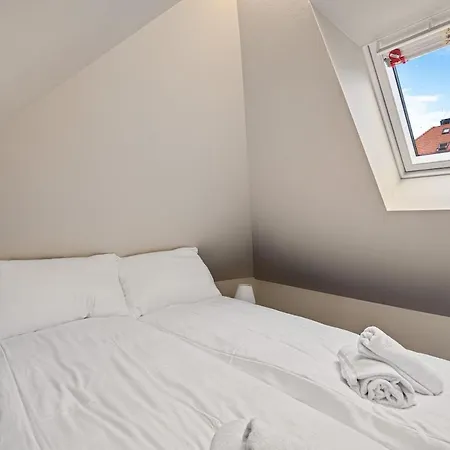 The Townhouse Dream I No Expense Spared I New 2025 Μπέργκεν