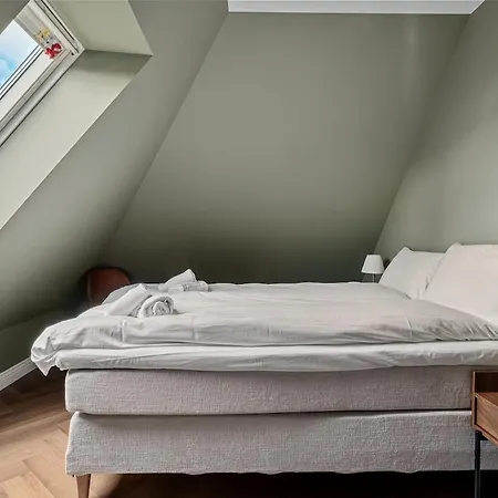 The Townhouse Dream I No Expense Spared I New 2025 Σπίτι διακοπών Μπέργκεν