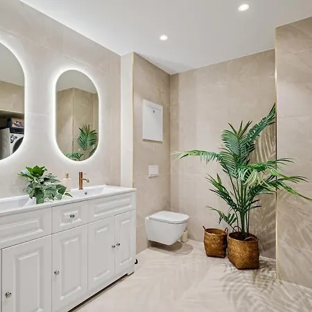 The Townhouse Dream I No Expense Spared I New 2025 Σπίτι διακοπών