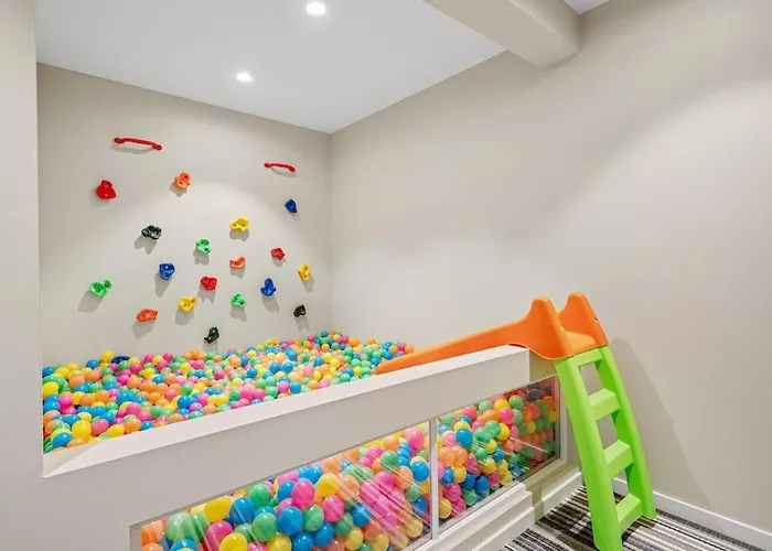 The Townhouse Dream I No Expense Spared I New 2025 別荘 ベルゲン