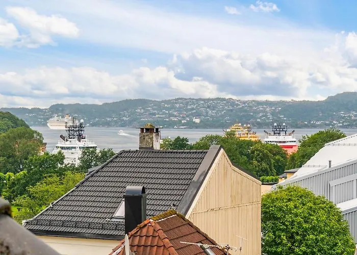 The Townhouse Dream I No Expense Spared I New 2025 * ベルゲン